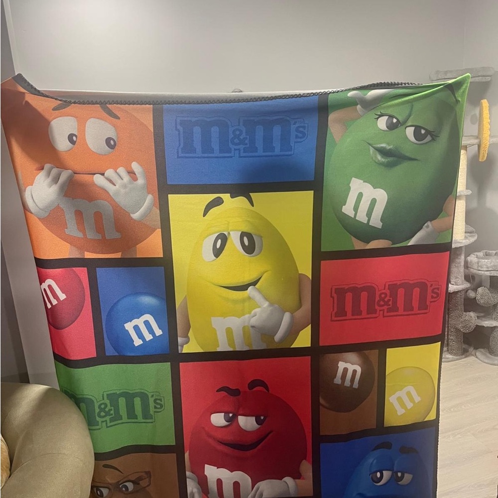 M&M’s Multicolor Blanket